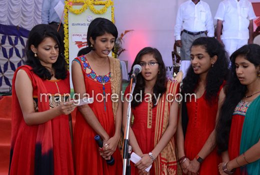 Vinay Kumar Sorake inaugurated the innovative solid waste collection 1